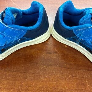 Toddler 8c blue Nike shoes